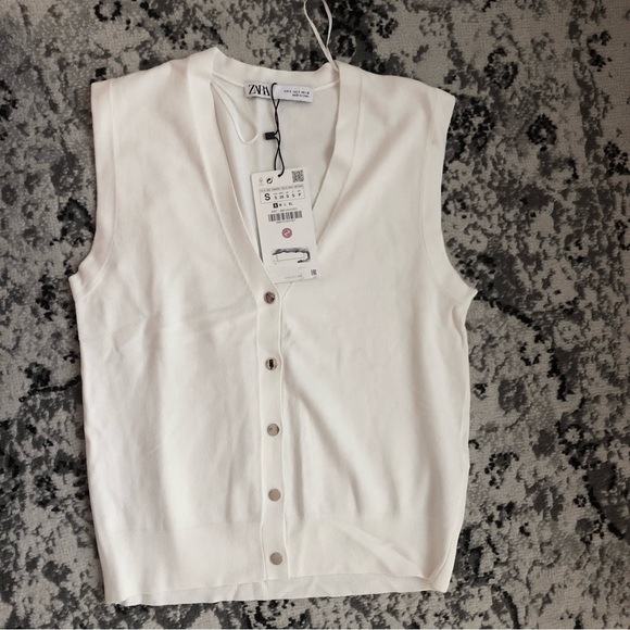 Zara Sleeveless Sweater Vest in Cream with Gold Buttons S - Picture 3 of 3